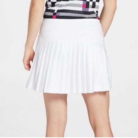 NWT SLAZENGER Women's Tech Pleated White 15" Golf Skort. - Picture 3 of 11